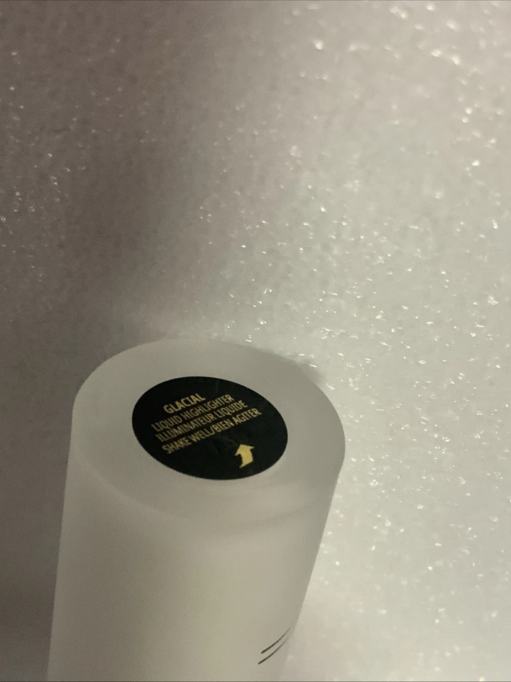 Mac cosmetics Skinfinish Lightstruck Liquid Highlighter | Glacial - Image 4 of 4