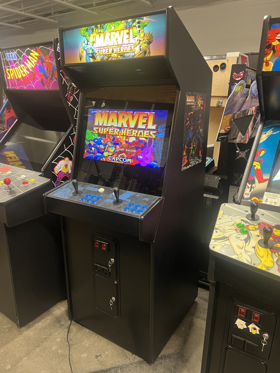 MARVEL SUPER HEROES ARCADE MACHINE by CAPCOM 1995 (Excellent
