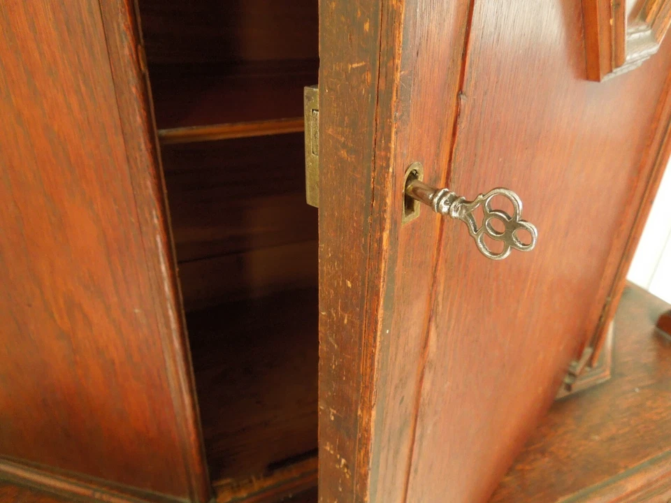 Antiguo armario/armario de roble chino con cajón, 3 estantes y puerta con cerradura con llave Foto 3 de 4