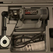ROTOZIP HEAVY DUTY SPIRAL SAW SCS01 LE-  w/ CASE, TESTED & WORKING 