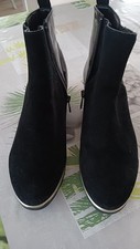 bottines daim et verni taille 38 de couleur noir mise une fois
