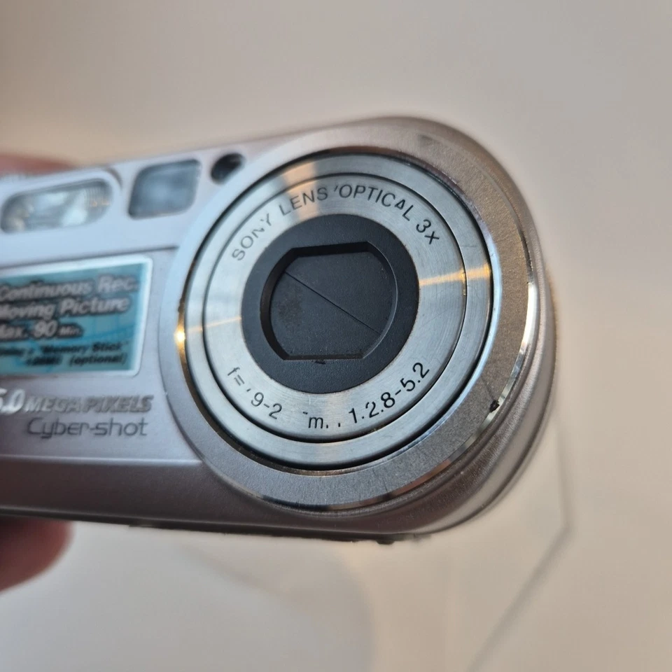 Sony Cyber-Shot DSC-P10 Digital Camera 5MP Silver & Antler Leather Case Vintage - Image 3 of 4