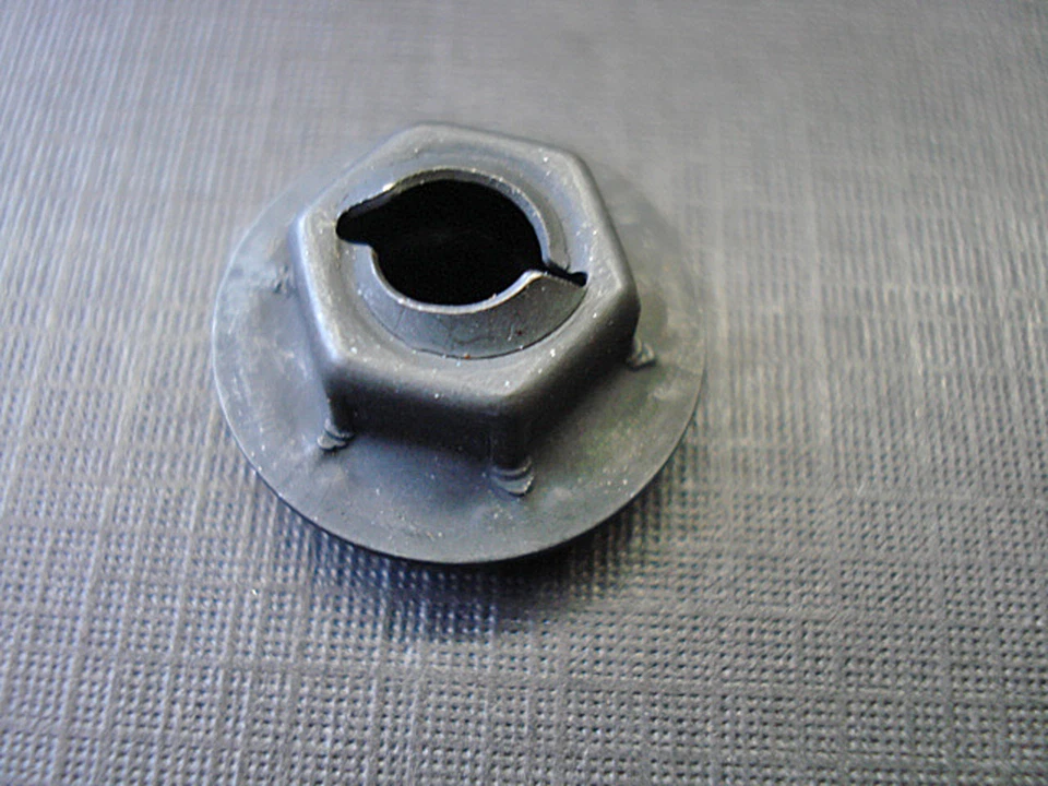 25 GM Chevy Pontiac 3/16" emblema placa de identificación rosca negra corte sellador tuercas Foto 2 de 4