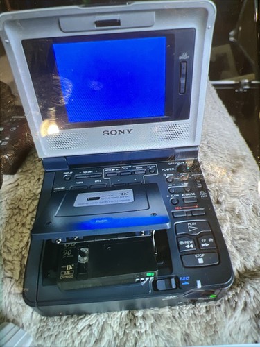 Canon 3ccd Digital Video Camcorder 2 Lens/3X&16X Loom - Picture 7 of 12