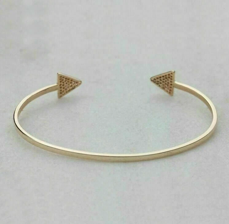 Brazalete brazalete con racimo de diamantes simulados de corte redondo de 2,00 quilates acabado en oro amarillo de 14 quilates Foto 3 de 3