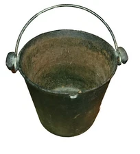 Vintage Melting Pot/ Cauldron Number 6, Cast Iron 6 .5"H x 6.5W, 4 lb 9oz