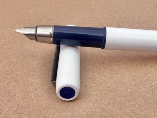 Vintage Parker 25 Fountain Cartridge Pen White & Blue Cap Bands Fine Nib 1970s - Picture 3 of 7