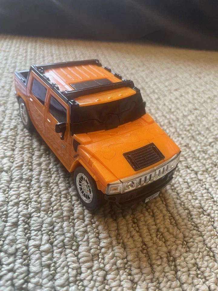 Puzzle 3D escala 1:32 GM Hummer modelo H2 con instrucciones. Foto 2 de 4