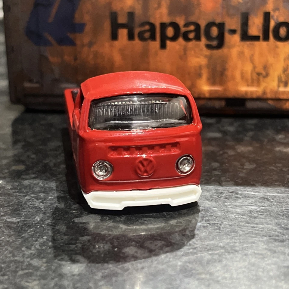 Hot Wheels VW T2 Pick up Custom con ruedas de pilotos reales Foto 2 de 4