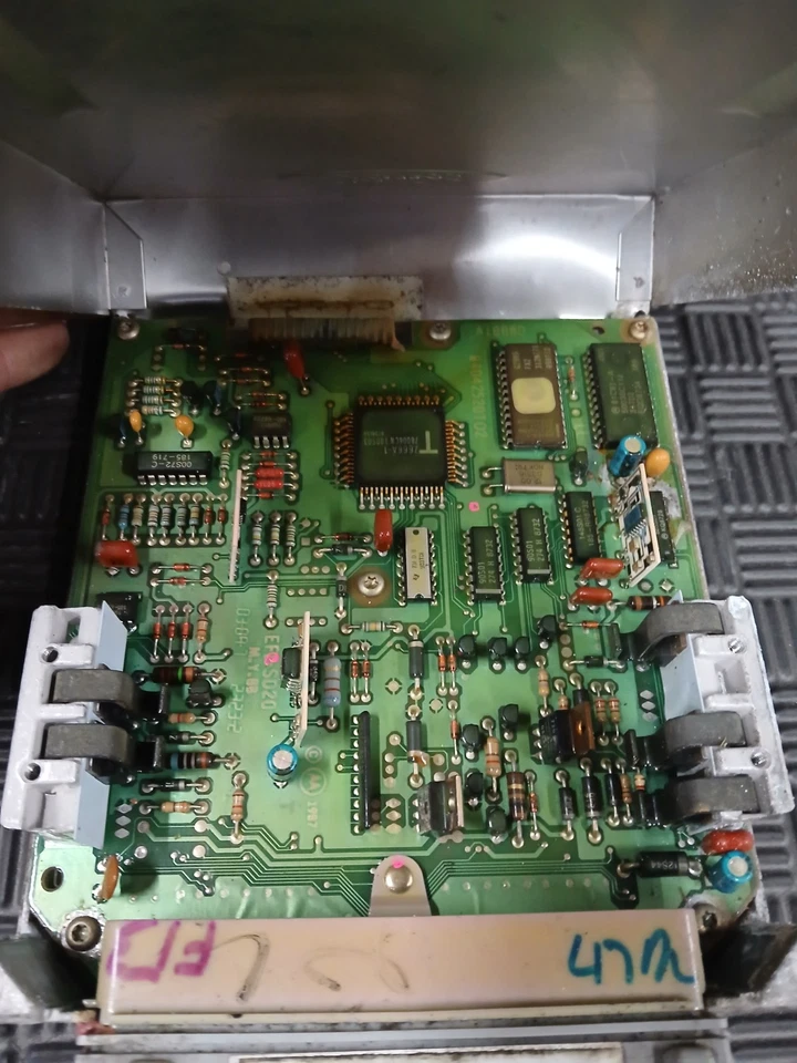1989 Ford F150 BRONCO 4.9L 300ci ECM Engine Control Module  E8TF-12A650-BS2A - Image 3 of 4