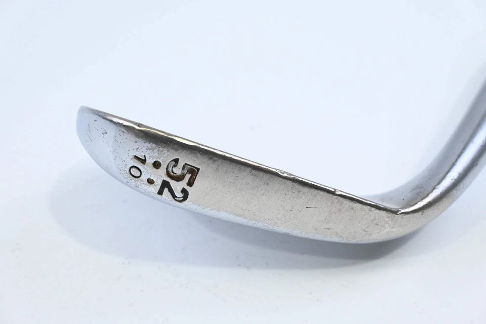 Cleveland 588 RTX Gap Wedge / 52 Degree / Wedge Flex Dynamic Gold Shaft - Image 3 of 4