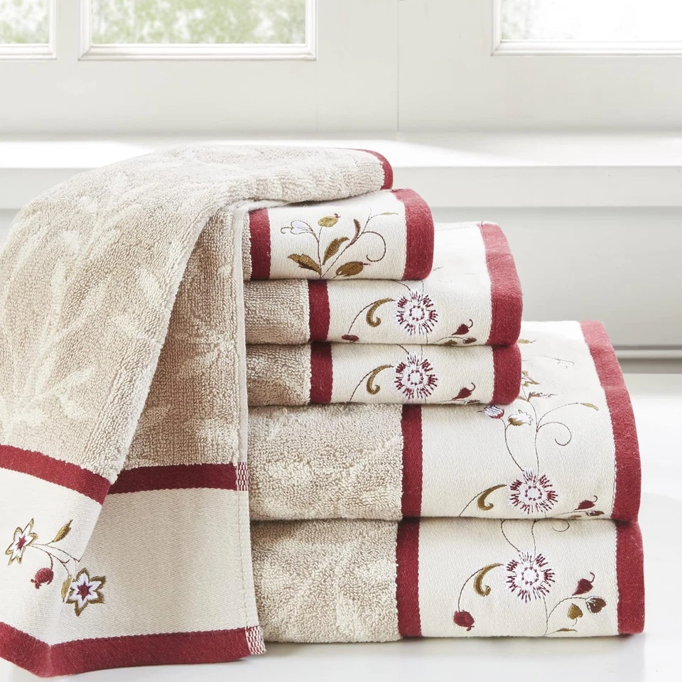 100% cotton bath towel set, luxurious floral decorated bathroom towels - Image 2 of 4