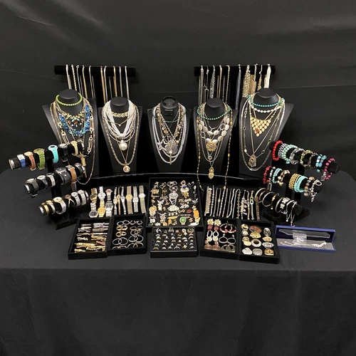 257 pc Antique Vintage Estate Costume Jewelry Some Signed. Lot 741