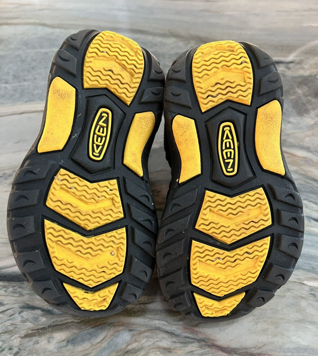 Keen Kids Black & Gray Sport Sandals with Yellow Accents display picture 2