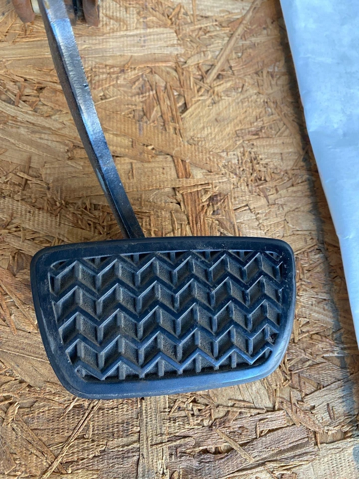 Toyota Camry XLE 2002 sedán pedal de freno con soporte conjunto de soporte Foto 2 de 4