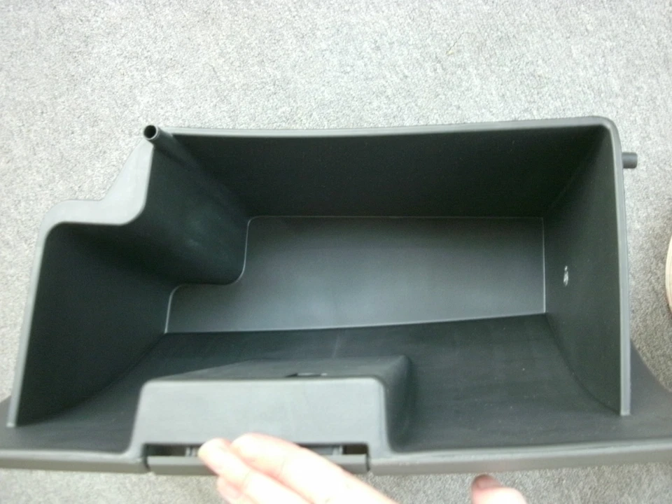Guantera gris Infiniti QX56 2004-2007 OE original de fábrica Foto 3 de 4