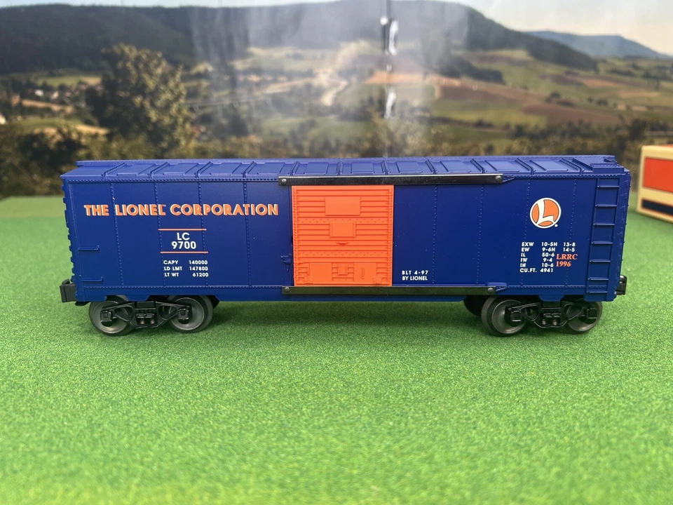 LIONEL LRRC 9700 LIONEL RAILROADER CLUB BOXCAR NEW IN ORIGINAL BOX 6-29200 - Image 2 of 4