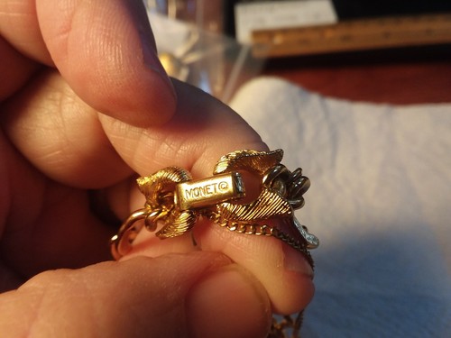Vintage Jewelry: 7" Classic Monet Bracelet W/Safety Chain 02-01-2025 - Picture 10 of 13