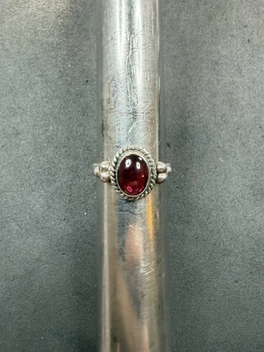 3.8g VTG Sterling Silver 925 Garnet Ring Size 7.75 Jewelry Lot O