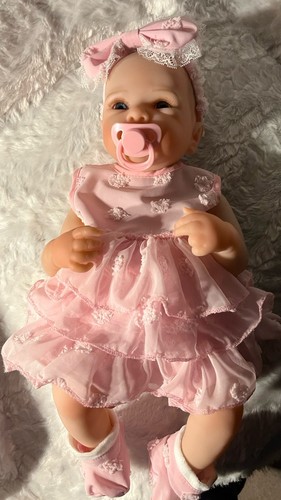 Lifelike Reborn Baby Dolls Realistic Baby Girl Doll Vinyl Silicone Full Body - Picture 8 of 9