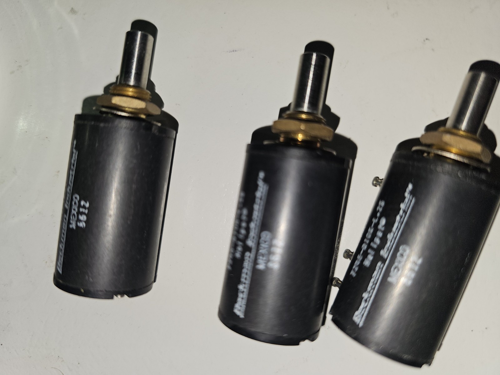 Lot of 3 Beckman Industrial Helipot 7286-R10K-L.25 10K Ohm 10-Turn Potentiometer