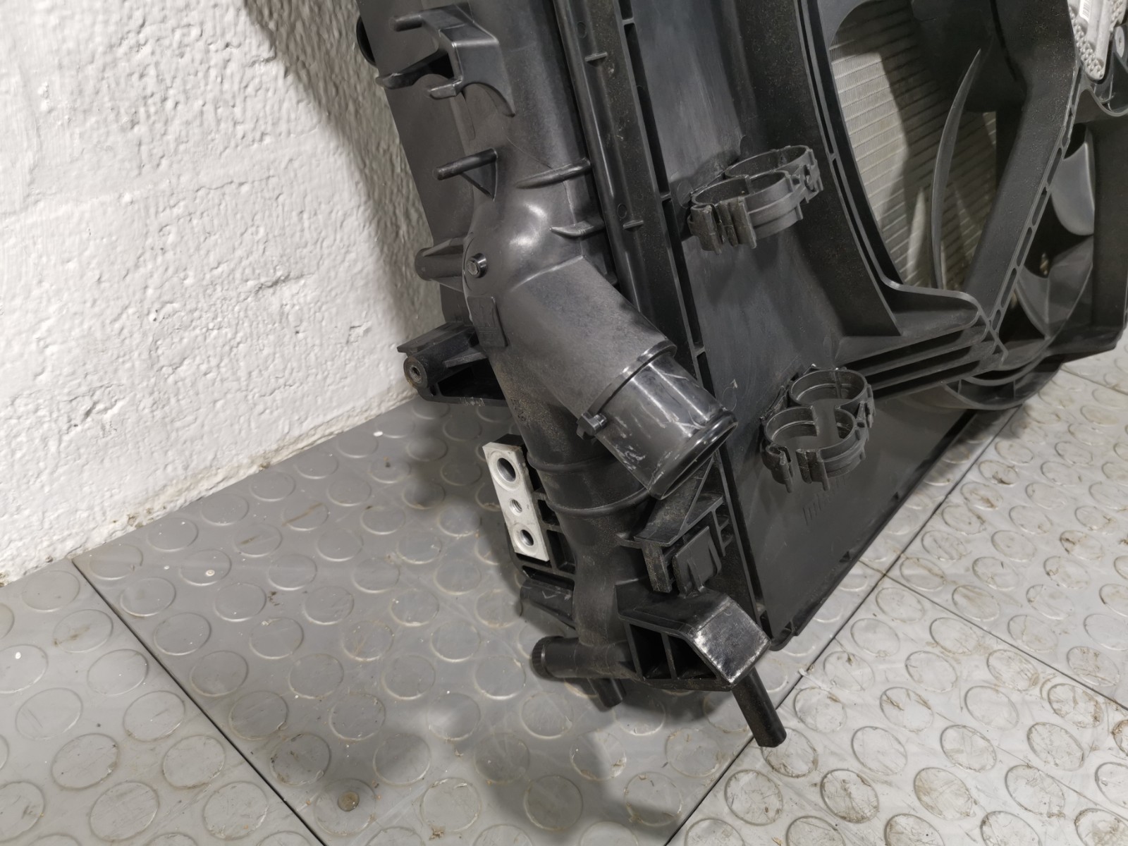 Maserati Levante 2017 AWD AUTO 3.0 L Engine Coolant Cooling Radiator Fan Motor