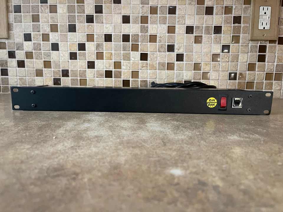 WIREMOLD J06B0B 60HZ 15AMPS 120V PLUG-IN CENTER RACK MOUNT POWER OUTLET ULE1-16 - Image 2 of 4