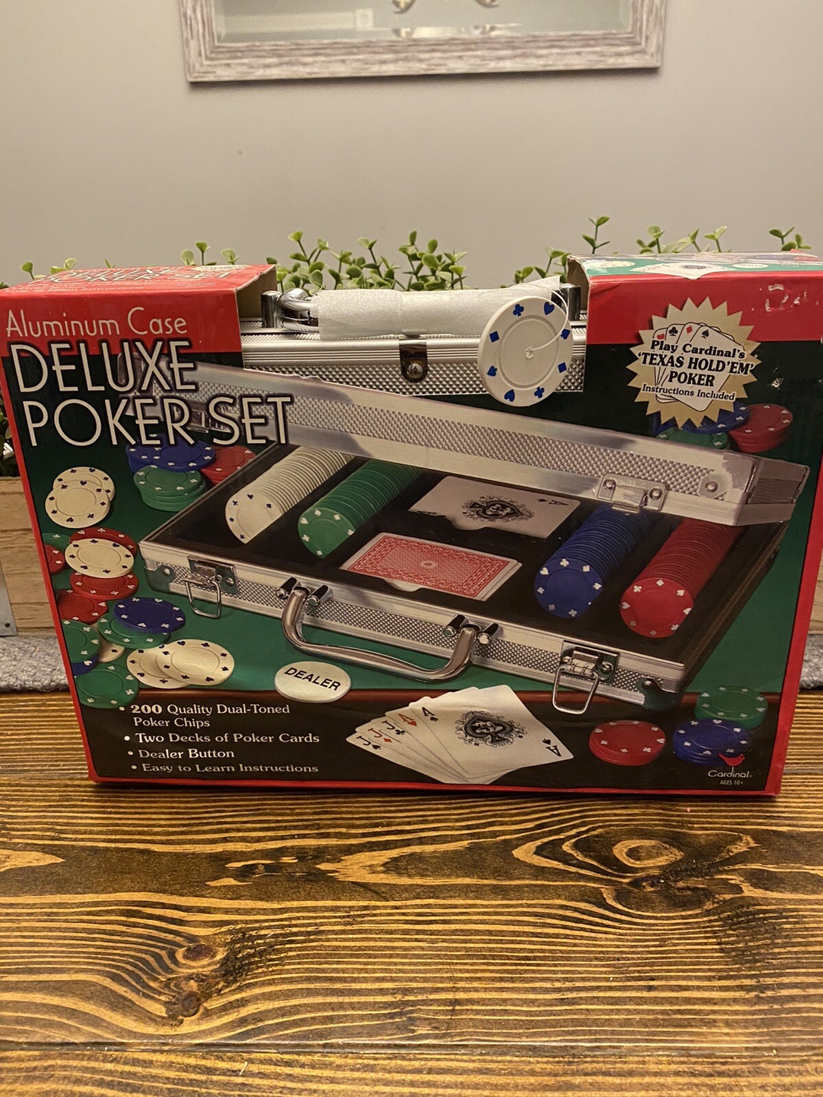 DELUXE POKER SET ALUMINUM CASE 200 DUAL TONED POKER CHIPS AND POKER