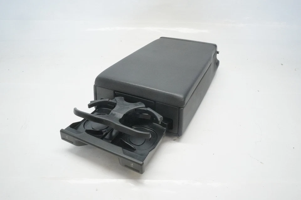 Консоль подлокотника заднего сиденья Audi S4 2004-2008 годов выпуска 8E0885081AC - Изображение 2 из 4