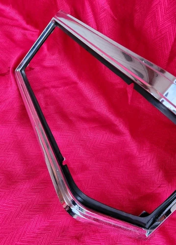 1990 91 92 CADILLAC FLEETWOOD BROUGHAM RWD DRIVER SIDE LH HEADLIGHT BEZEL TRIM - Picture 3 of 13