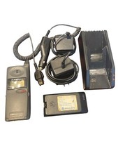 1997 Motorola MicroTAC 650e Cellular Flip Phone