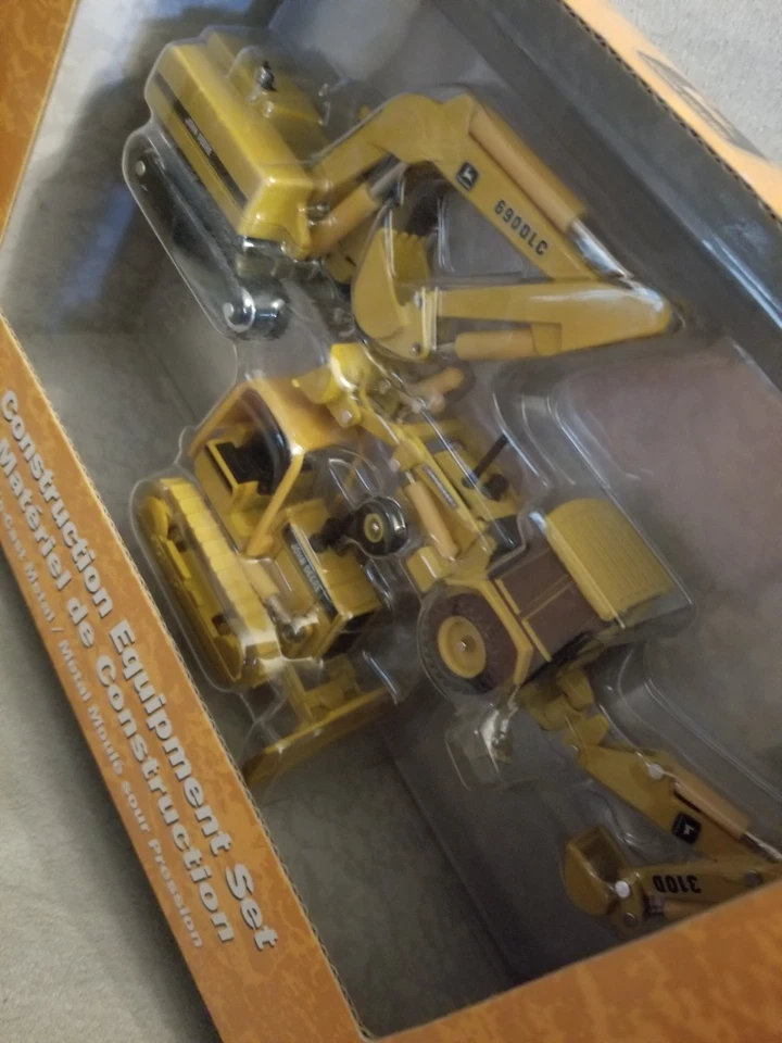 ERTL John Deere Construction Set 690DLC, Excavator 310D, Bulldozer 1/64 NIB - Image 4 of 4