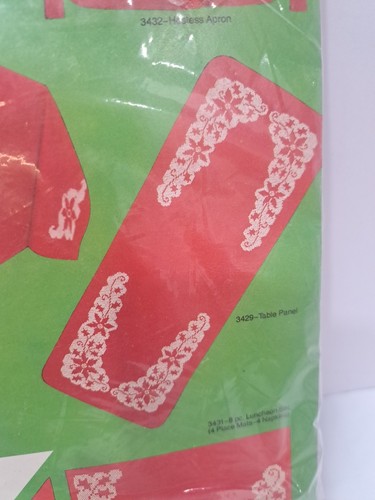 Vintage Bucilla Christmas Needlecraft Poinsettia Table Runner 19"×47" 3429 New - Picture 2 of 7
