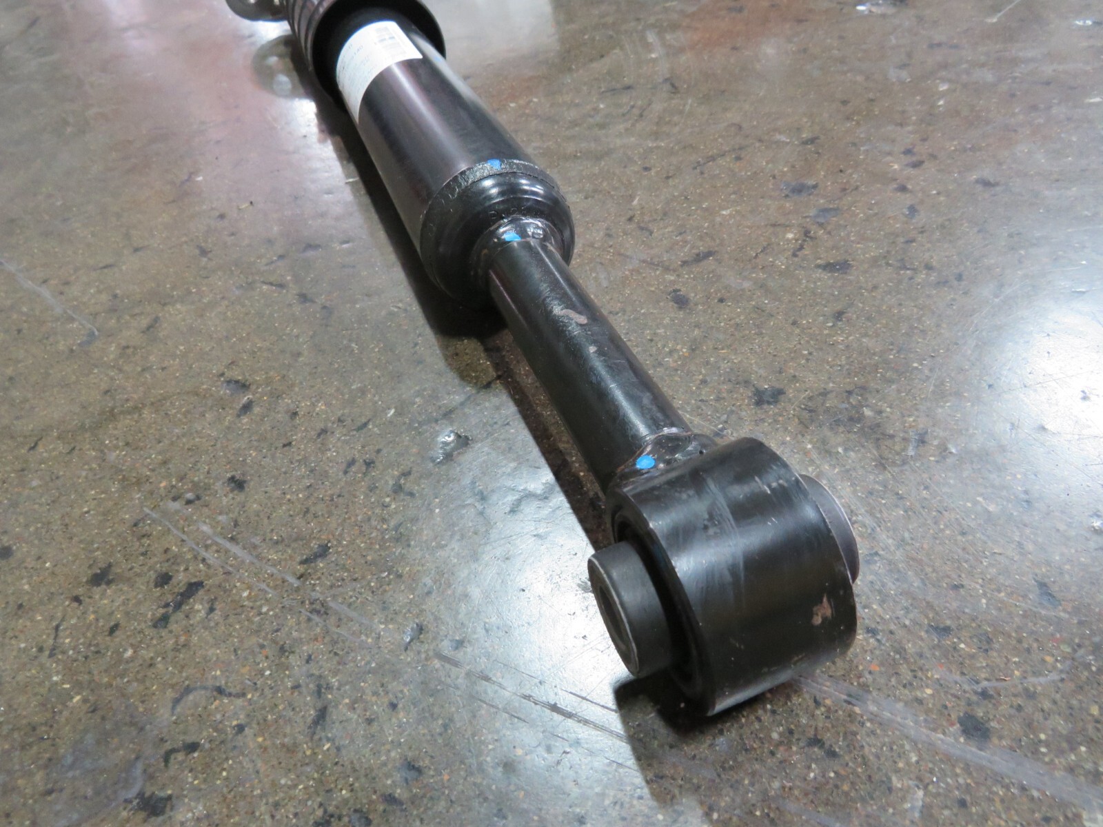 Maserati Ghibli, Rear Shock Absorber, Used, P/N 670102914