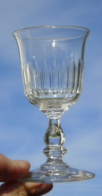 Ancien verres à vin XIXe côtes taillées forme Tulipe . Haut 10,6 cm