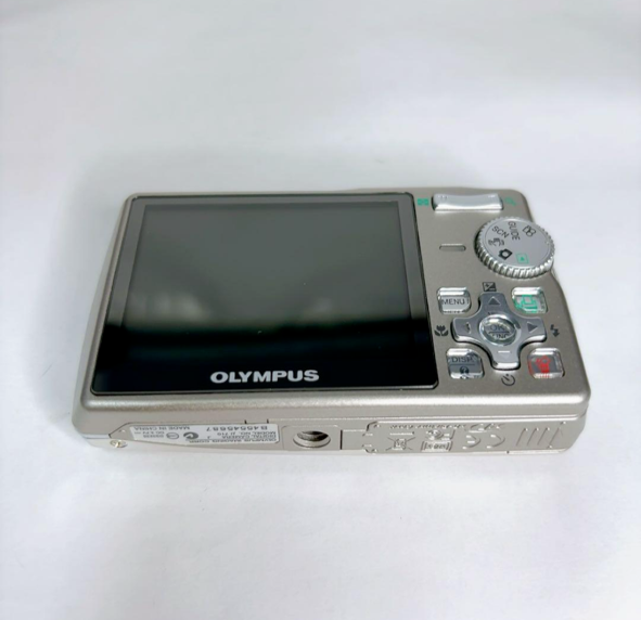 Olympus µ [mju:] 710 Digital Camera Silver 7.1MP 3x Zoom All