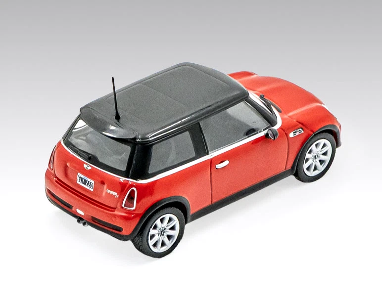 Mini Cooper S 2004 Rare Argentina Diecast Car Scale 1:43 + Magazine - Image 3 of 3