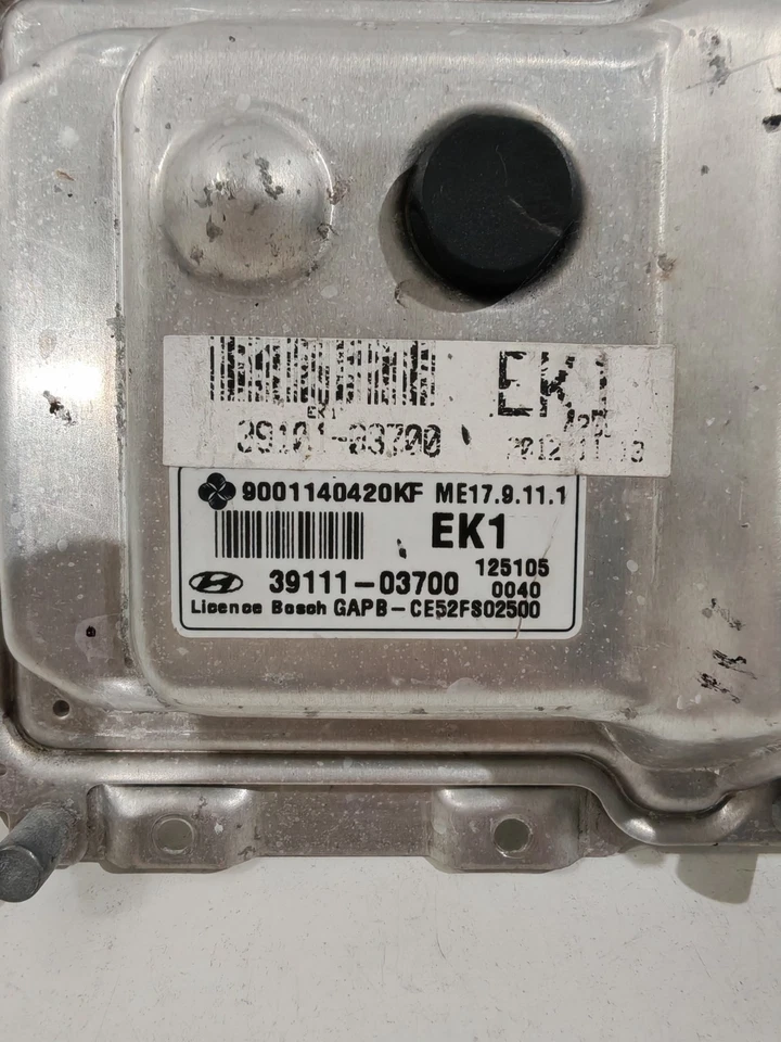 Centralina Motore ECU BOSCH HYUNDAI i20 (PB, PBT) - 1.2 Benzina - 39111-03700 - Immagine 2 di 3