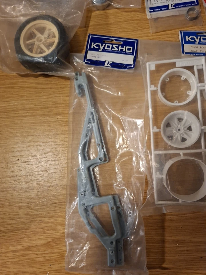 Kyosho Ersatzteile Konvolut Rc Car Auto Ultima Turbo Rocky ARC Modellbau... - Bild 2 von 4