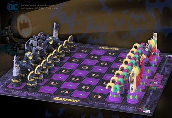 Batman The Dark night Rises Batman Chess Set ( Dark Knight vs