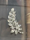VTG RHINESTONE FLORAL SPRAY BROOCH/PIN-COSTUME JEWELRY