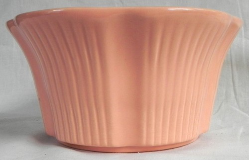 Haeger Pottery Planter #129, Peach/Salmon, 4"H x 7.5", Ribbed Side Scallop Edge - Foto 2 di 8