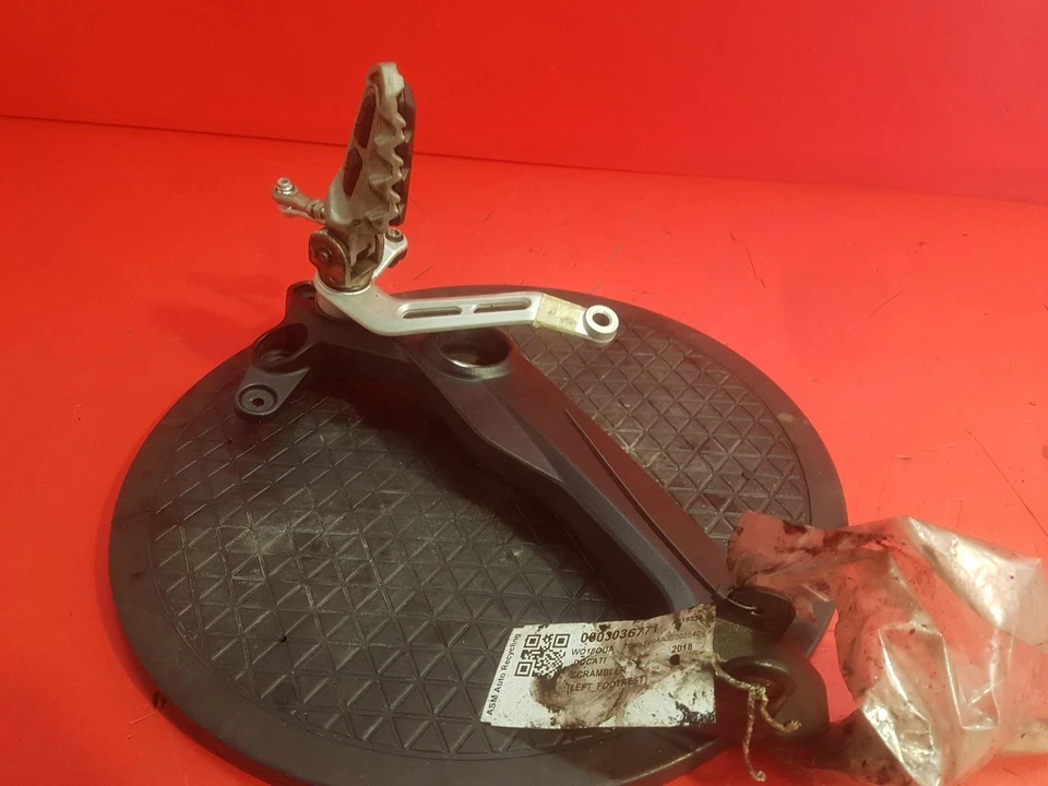 DUCATI SCRAMBLER FOOTREST LEFT 2018 - Imagem 4 de 4