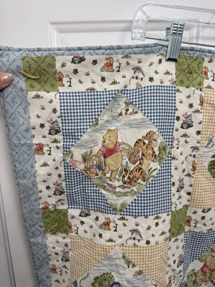 复古蓝色和白色小熊维尼拼布婴儿被子 39x29 — 第 2/4 张图片