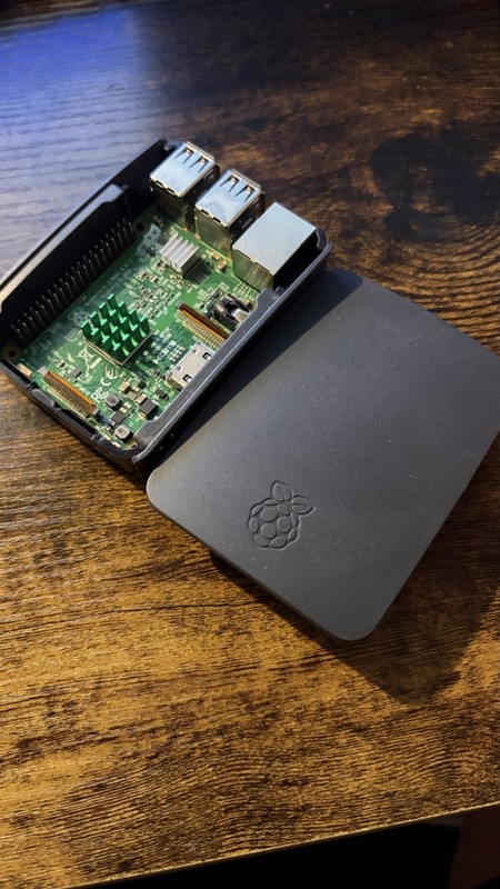 Raspberry Pi 3 Model B Mini PC Desktop 1GB Wi-Fi Bluetooth Black Case
