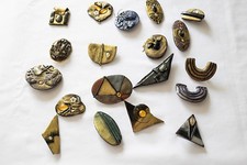Konvolut mit 19 Fimo Broschen