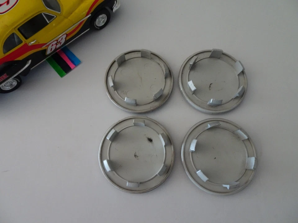 Juego de 4 tapacubos centrales de rueda NOS 3" AT ITALIA 2-15/16" reemplaza RD Sport.. Foto 3 de 3