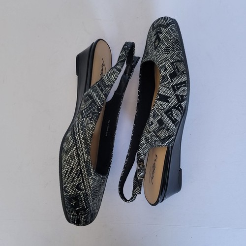 Trotters Women's Lenore Wedge Pump. Size 7M - Picture 2 of 7