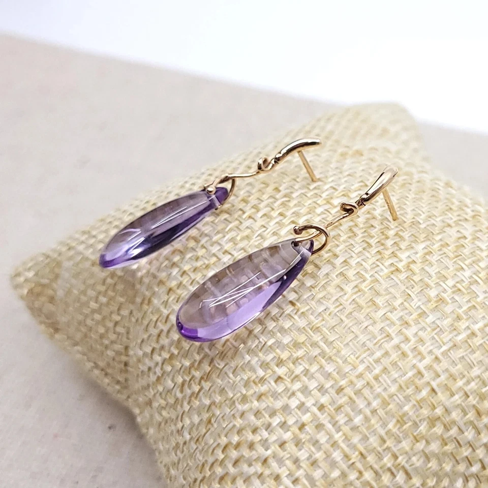 Pendiente de oro rosa macizo de 14k con forma de lágrima de 8x19 cabujón amatista Foto 3 de 4