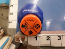 Fiskars flowers punch 18M